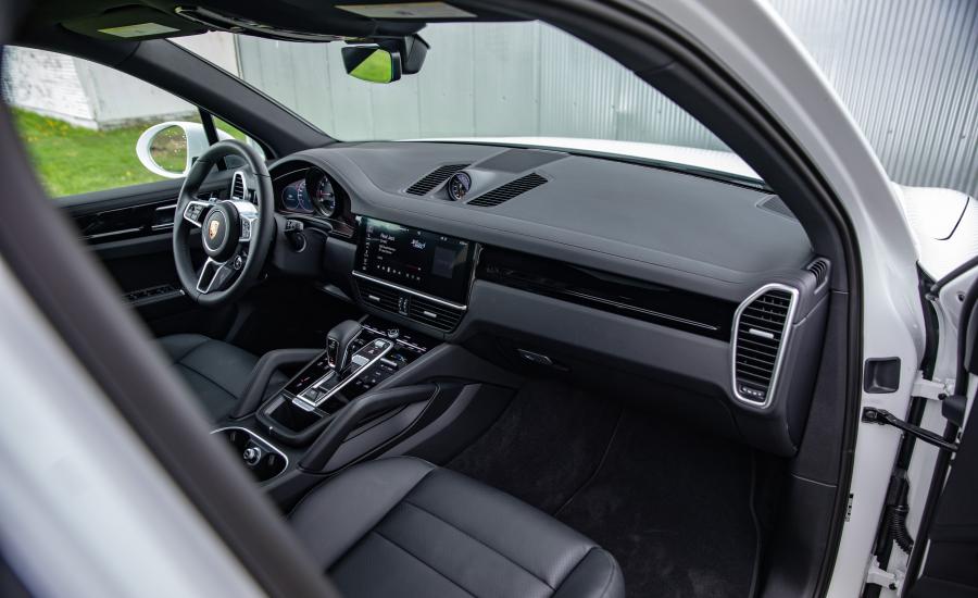 Интерьер Porsche Cayenne S (PO536) 2018 года  (NA) (фото 23 из 40)